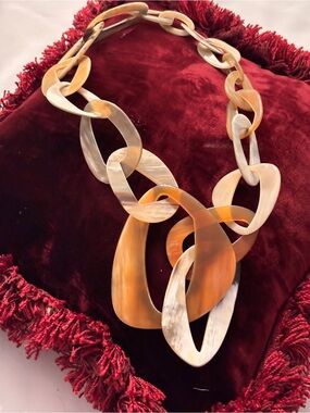 Effortless Chic Necklace Natural Horn